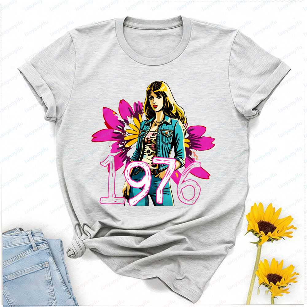 1976 Retro Groovy Girl T-Shirt - Women'S Fashion In The 70S ulasan dan harga